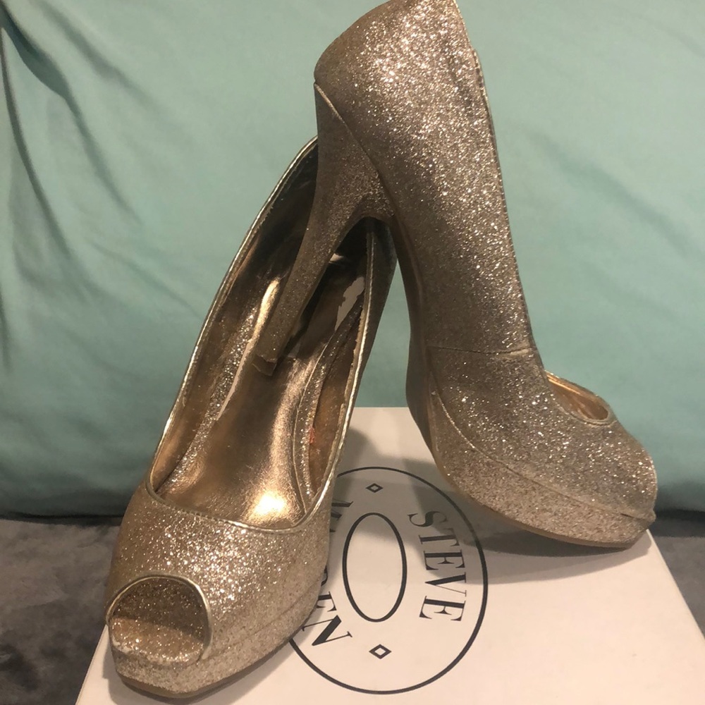 Gold Pumps